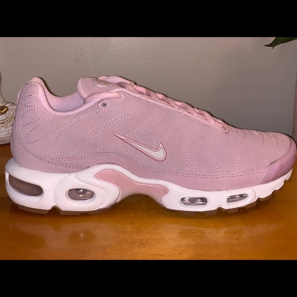 nike air max plus premium women's